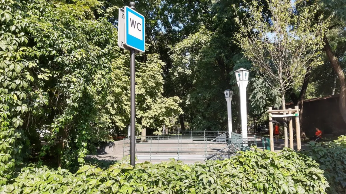 Dyskryminacja w miejskich szaletach? Kobiety płacą więcej