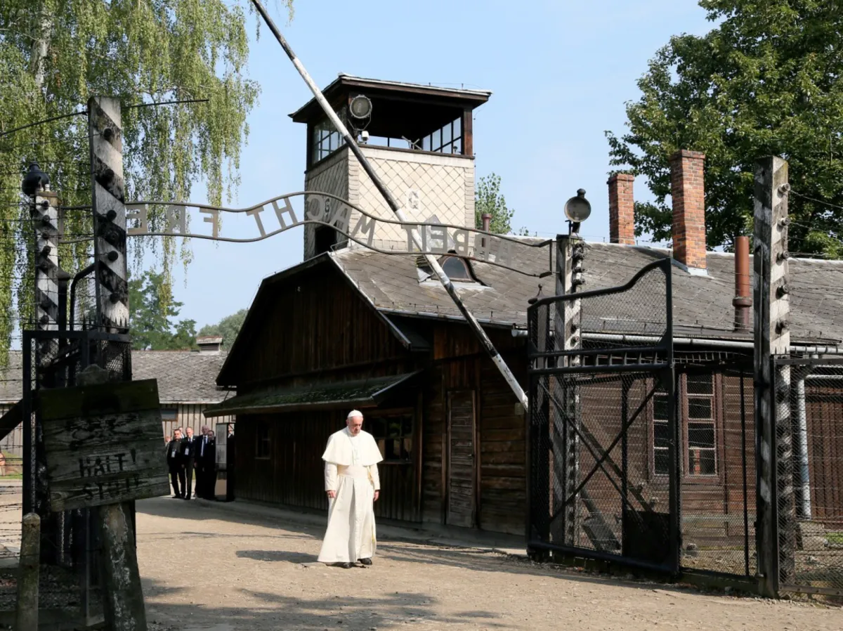 Papież Franciszek w Auschwitz-Birkenau: Panie, przebacz tak wiele okrucieństwa
