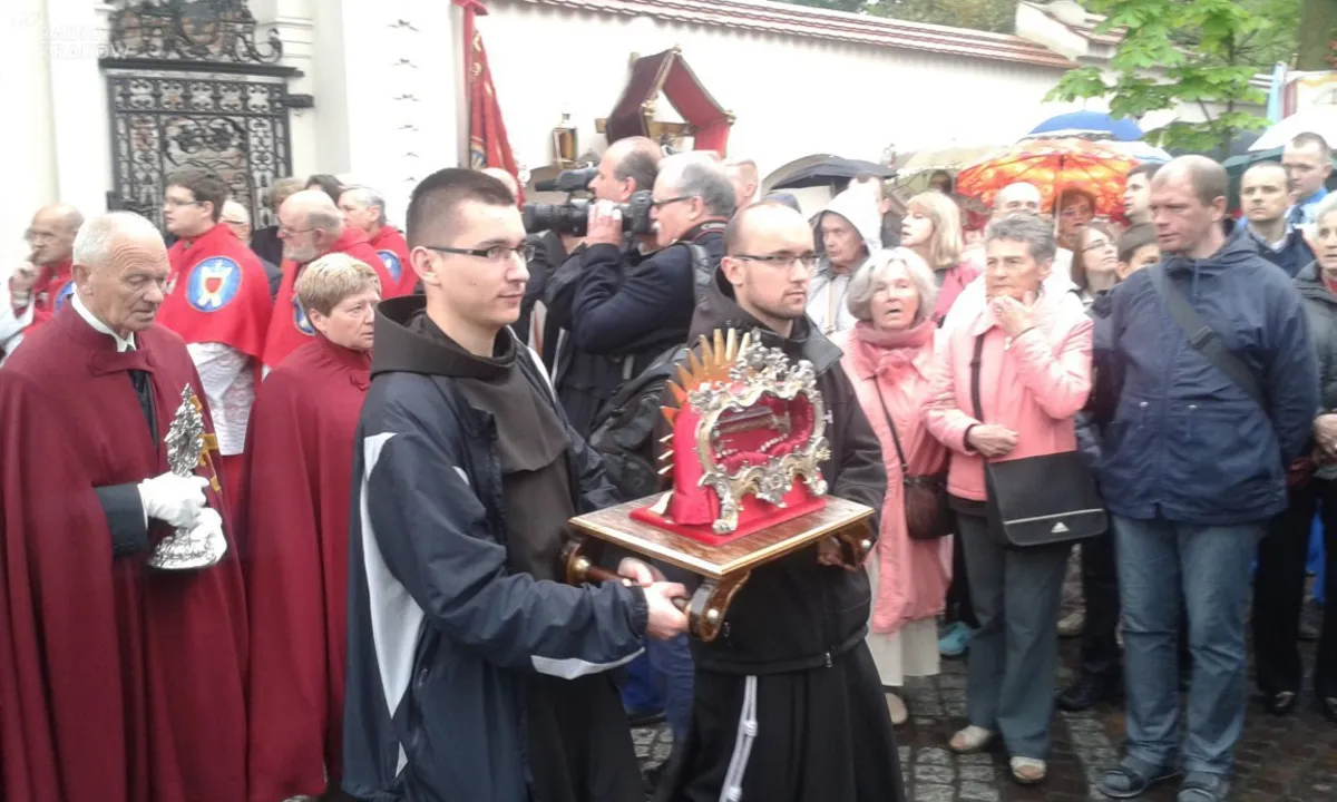 Uroczysta procesja z Wawelu na Skałkę