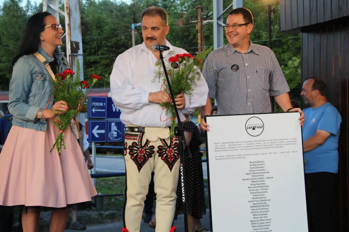 Historyczna chwila w Zakopanem. Wreszcie zaświecił legendarny neon 