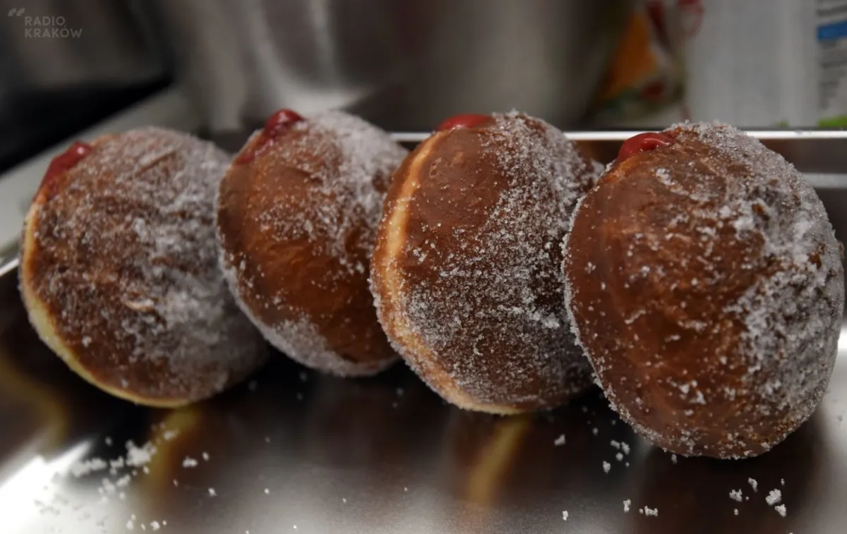 Dziś Tłusty Czwartek. Jak powstają pączki? ZDJĘCIA