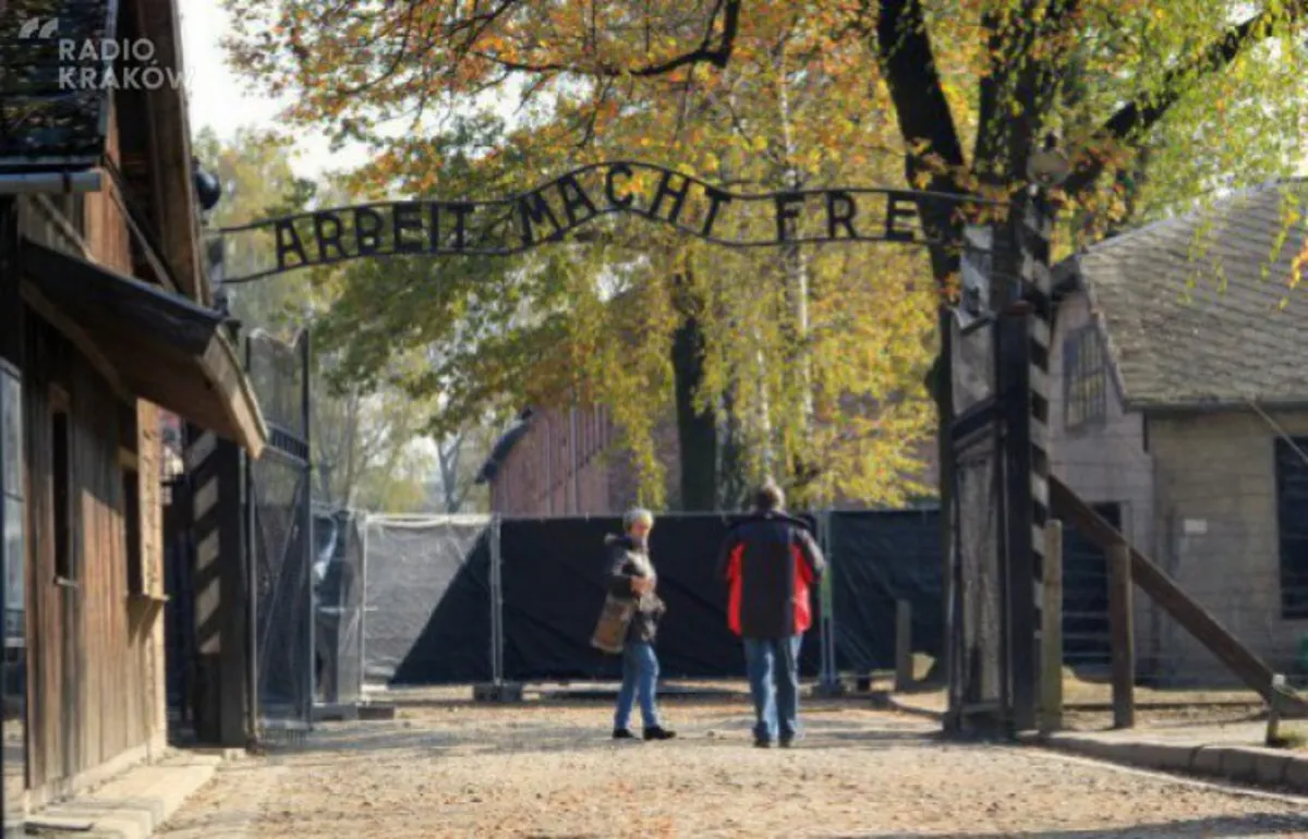 Sąd skazał Anglików za uszkodzenie w Auschwitz zabytku o szczególnym znaczeniu