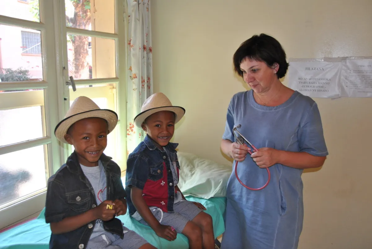 Lekarze z Krakowa jadą na misję na Madagaskar. Będą leczyć trędowatych