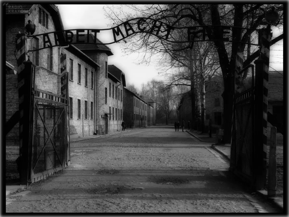 Do prokuratury trafiło zawiadomienie Muzeum Auschwitz - Birkenau ws. kradzieży eksponatów przez izraelską artystkę 