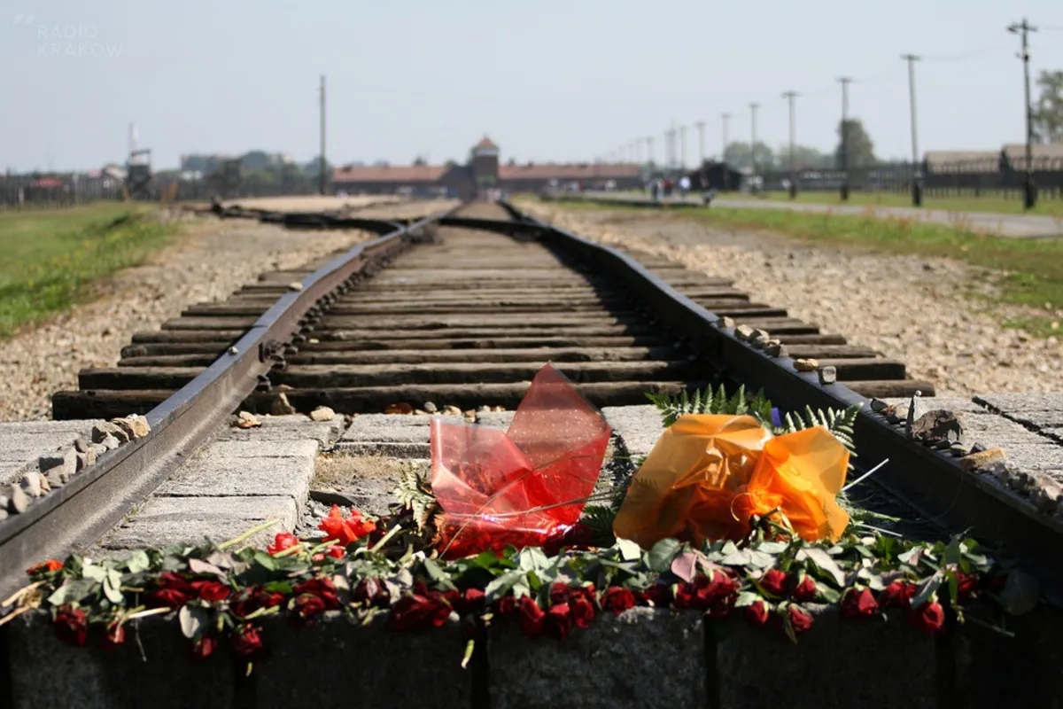 Muzeum Auschwitz: hołd dla powstańców i wywiezionych do obozu