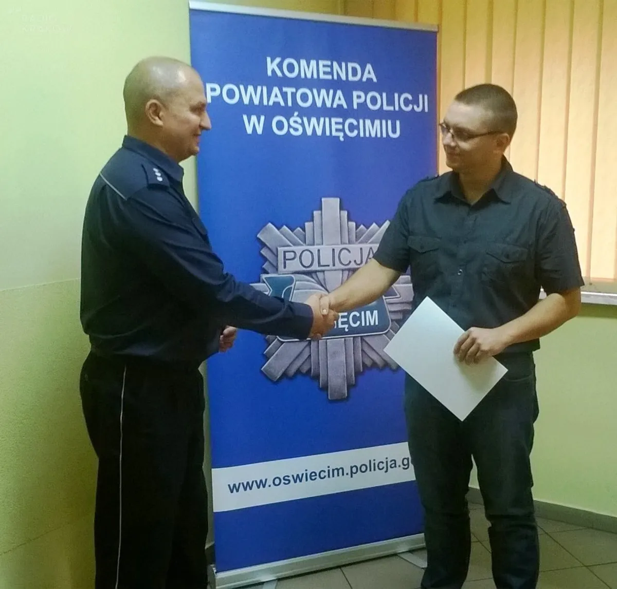 Powstrzymał mężczyznę chcącego podpalić paliwo na stacji benzynowej. Policja podziękowała mu za wzorową postawę