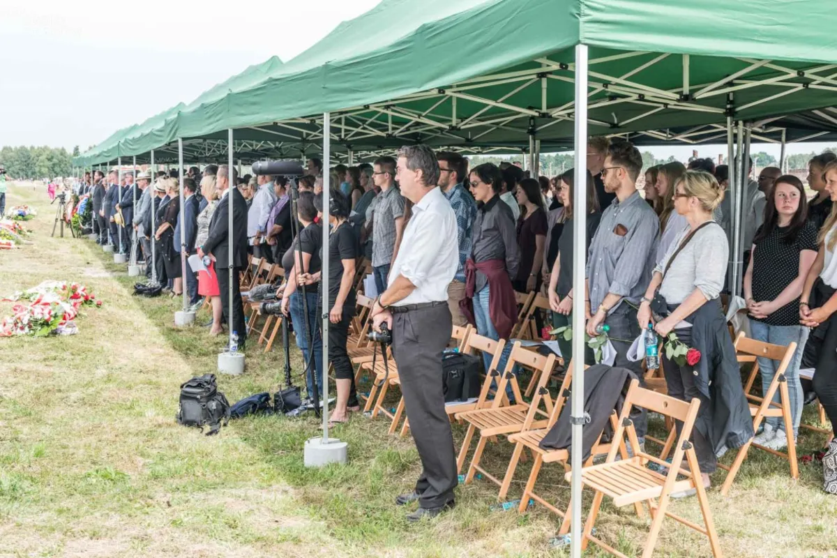 Romowie wspominali bliskich zgładzonych w Auschwitz-Birkenau 2.08.15 fot: Szymon Góralczyk