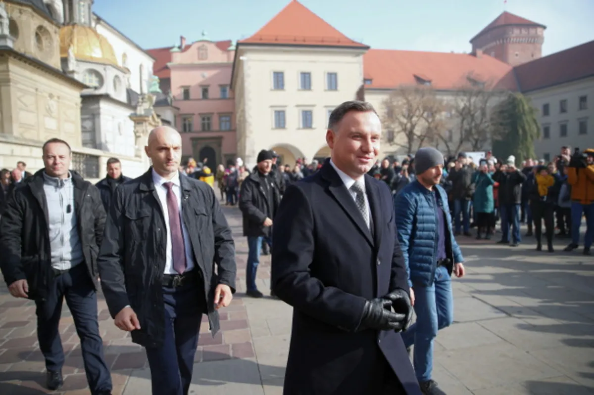 Prezydent Andrzej Duda modlił się przy sarkofagu Lecha i Marii Kaczyńskich