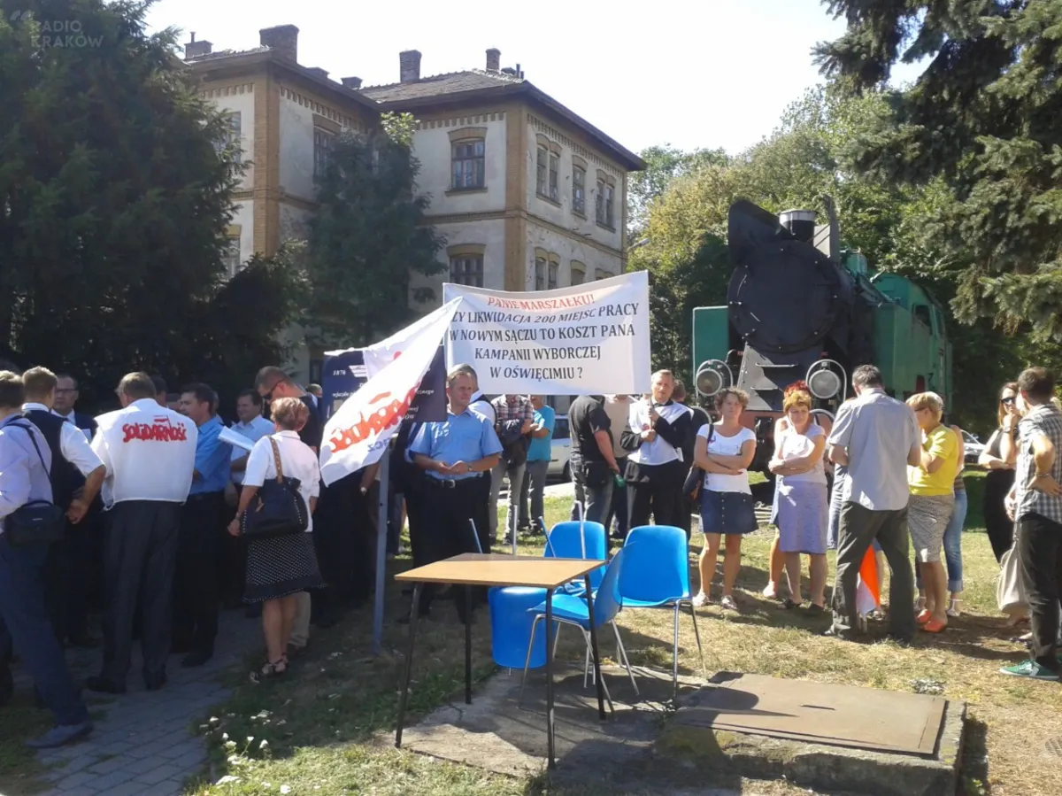 Znika część pociągów relacji Tarnów - Nowy Sącz. Związkowcy protestują