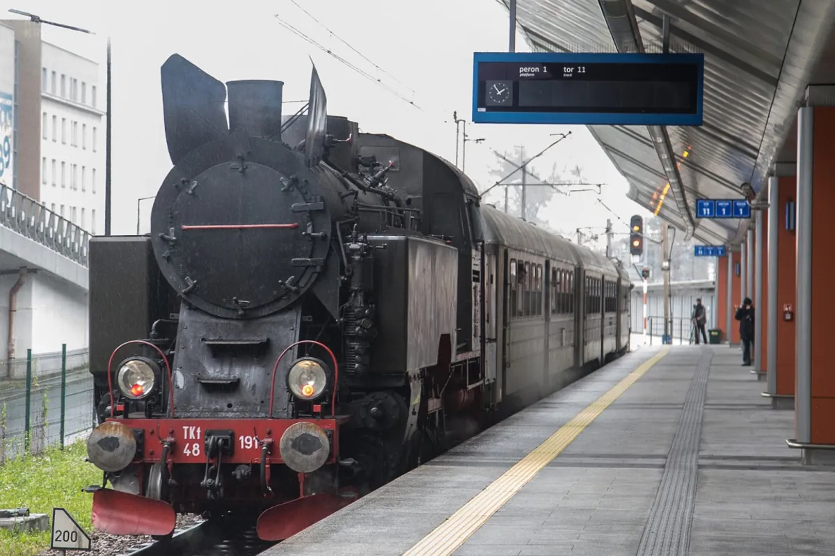 Pociąg retro na otwarcie linii Kraków Główny–Kraków Lotnisko 17.10.15 fot: ptj