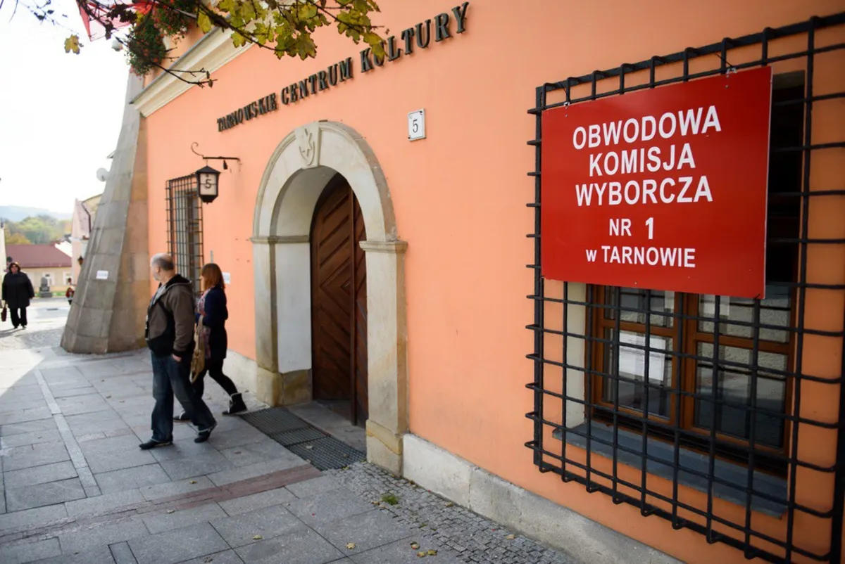 Mieszkańcy Tarnowa głosują, fot. P. Topolski