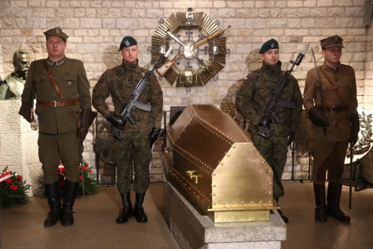 Uroczystości na Wawelu z okazji 152. rocznicy urodzin Józefa Piłsudskiego