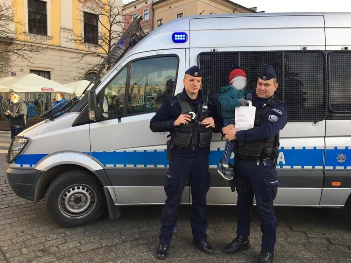 Chwila nieuwagi wystarczyła, aby żywiołowy malec zgubił się w tłumie krakowian i turystów