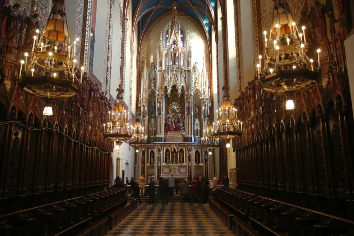 Ołtarz główny w Bazylice OO. Dominikanów odzyskał dawny blask