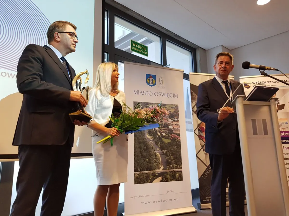 Prof. Andrzej Zoll uhonorowany statuetką Ambasadora Oświęcimia Miasta Pokoju