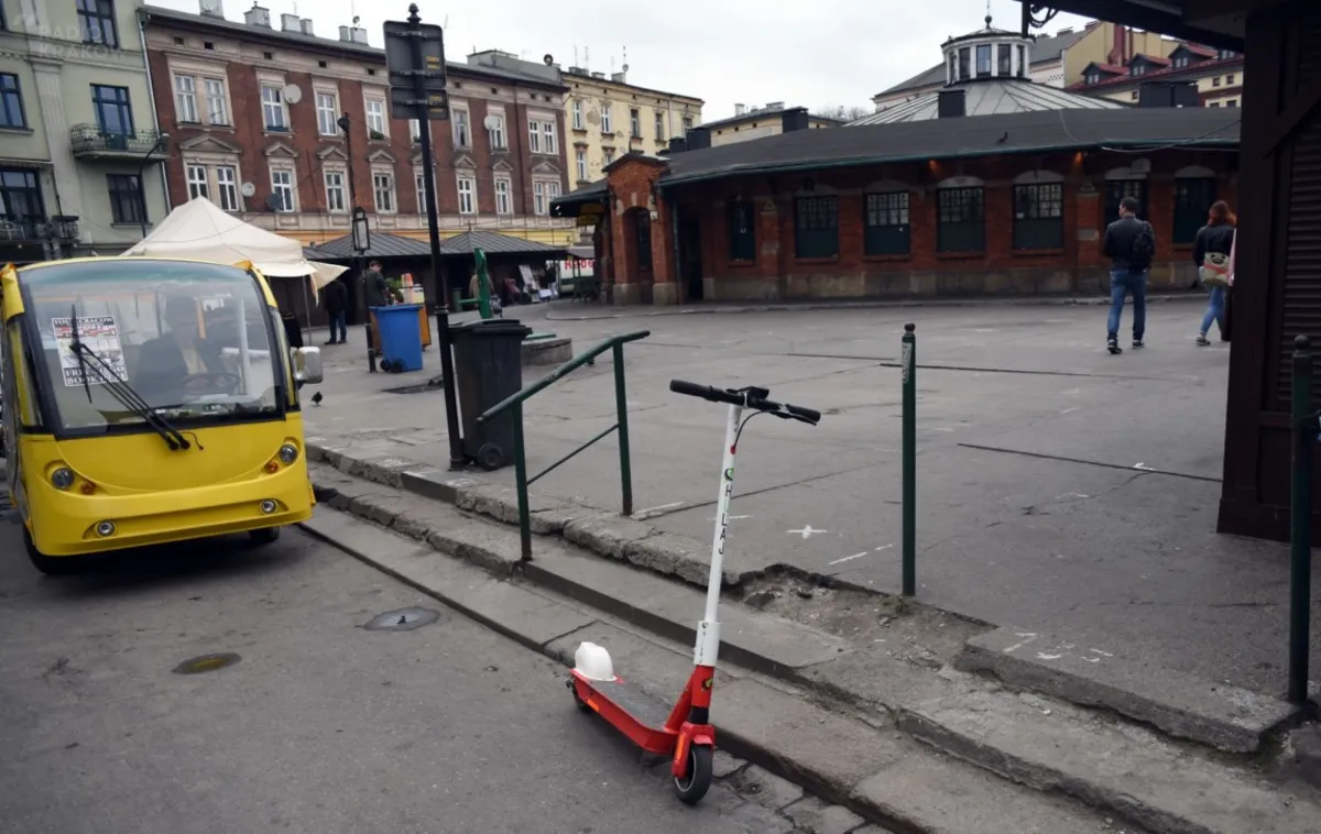 Władze Krakowa chcą uporządkować użytkowanie w mieście elektrycznych hulajnóg