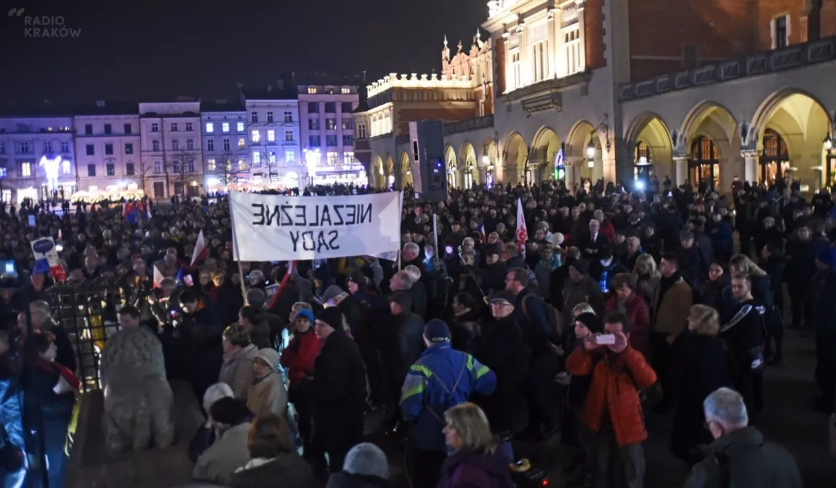 W Krakowie i 170 innych miastach protesty przeciwko zmianom w sądownictwie