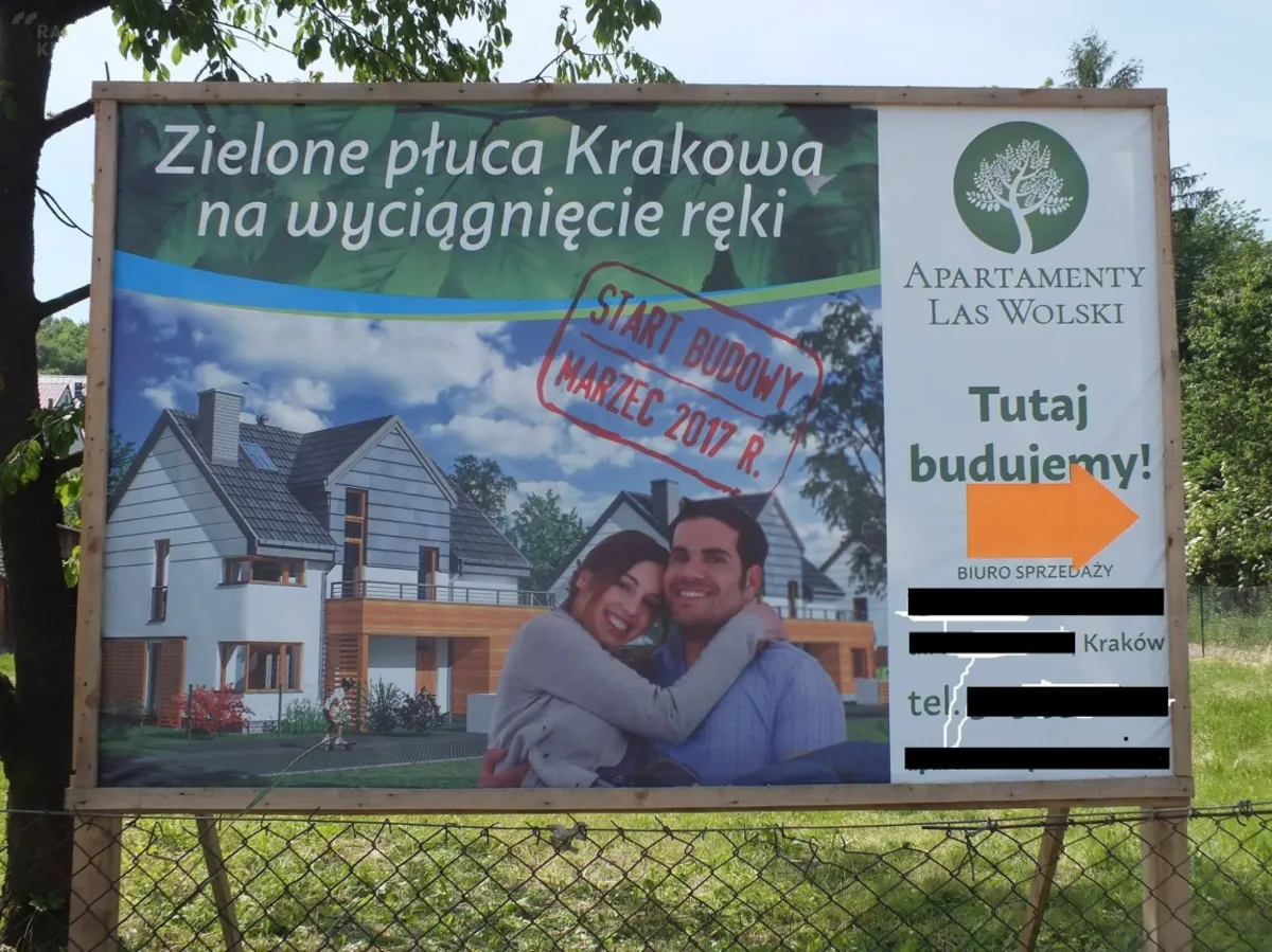 Deweloper wyciął drzewa pod budowę i teraz zaprasza do... zielonej enklawy