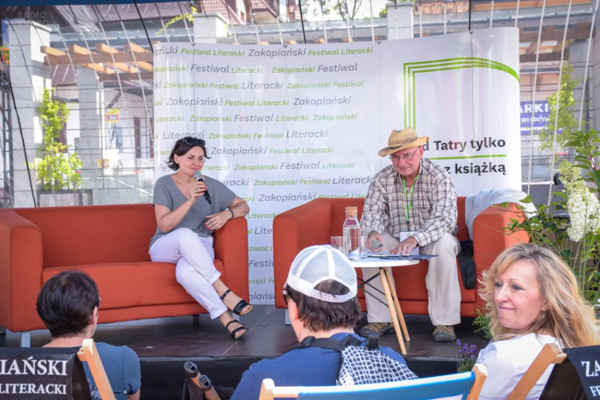 "Pod Tatry tylko z książką" - trwa Zakopiański Festiwal Literacki połączony z targami książki