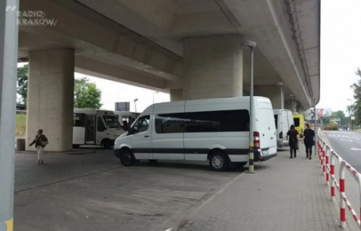 Dwaj krakowscy radni chcą likwidacji opłat dla busów - pod jednym warunkiem