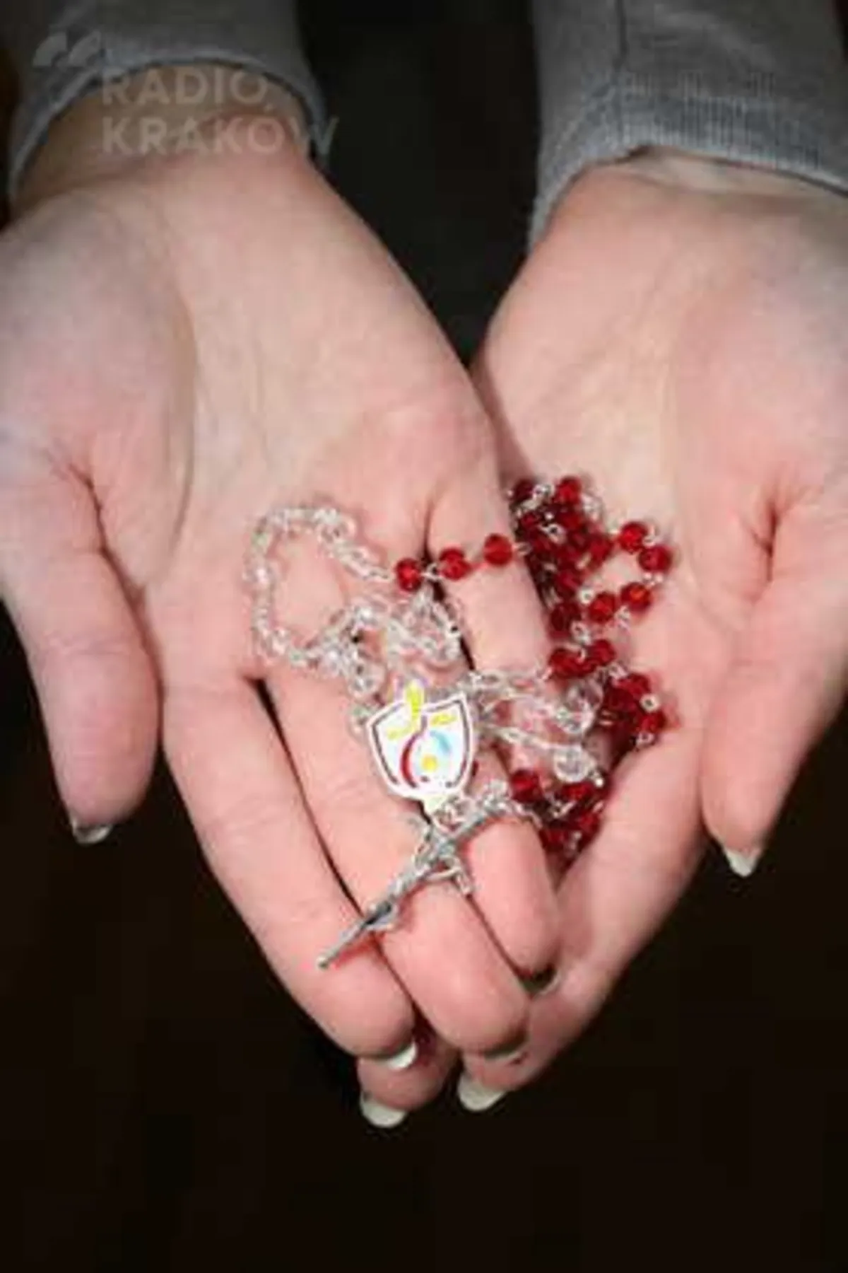 Kraków: Można już kupić oficjalne pamiątki z logo Światowych Dni Młodzieży, fot. PAP/Stanisław Rozpędzik
