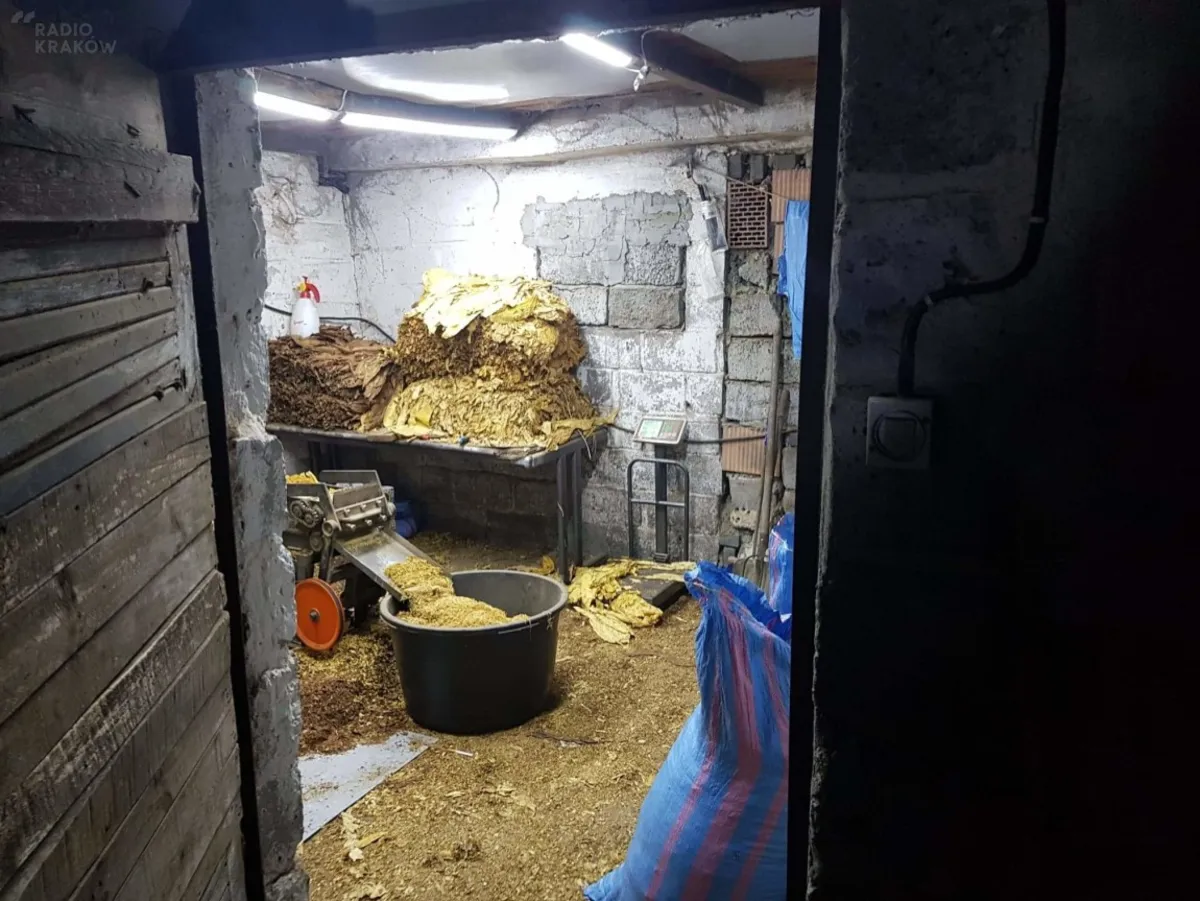 Policjanci z Wieliczki zlikwidowali nielegalną wytwórnię wyrobów tytoniowych