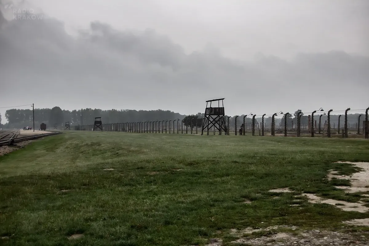 9 tys. euro kary za napis "Auschwitzland" na koszulce