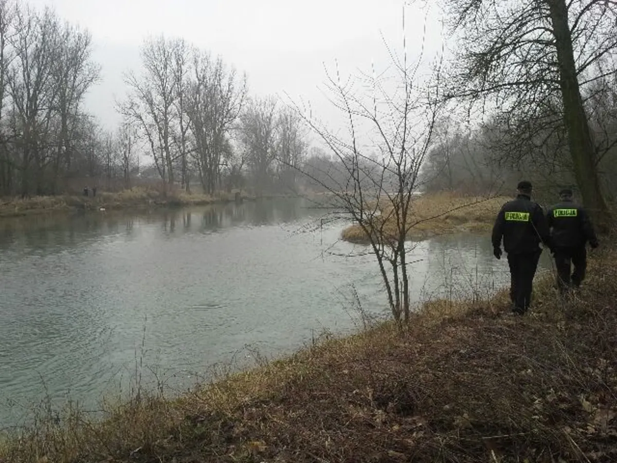 Oświęcim. Policjanci i strażacy poszukują zaginionego Marcina Zasadni