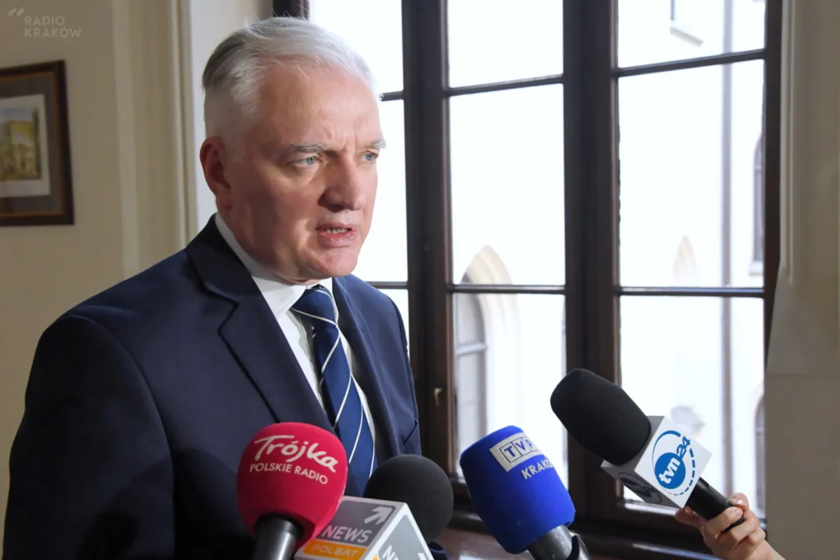Jarosław Gowin: 25 mln zł na badania nad koronawirusem