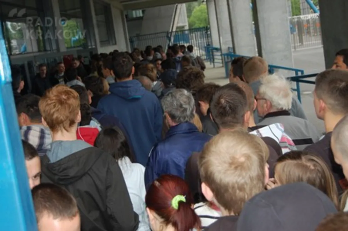 Awantura przy rozdawaniu wejściówek - kto zawinił?