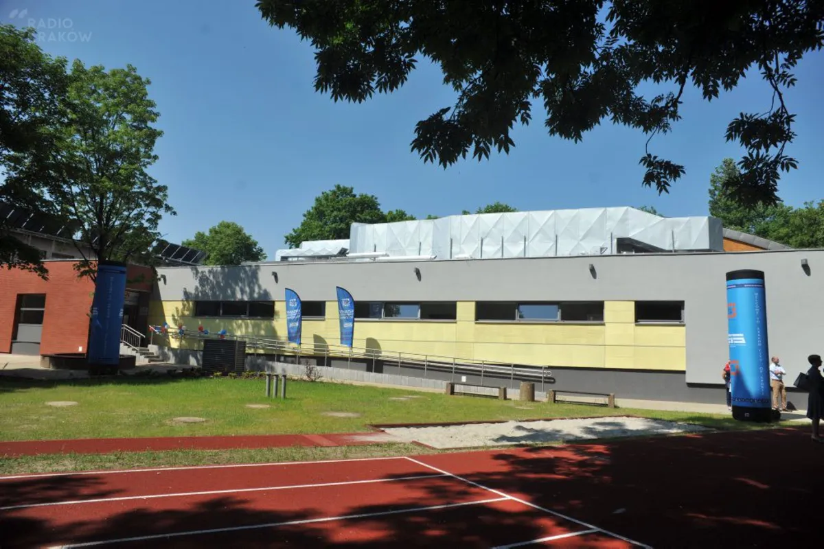 Na osiedlu Handlowym w Nowej Hucie oficjalnie otwarto nowy basen z ruchomym dnem