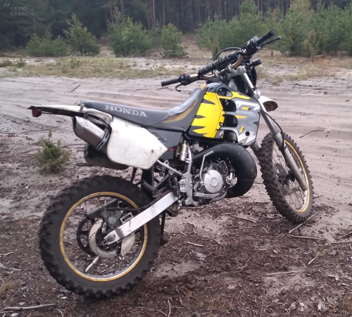 22-latek podczas snu domowników włamał się do domu i ukradł motocykl