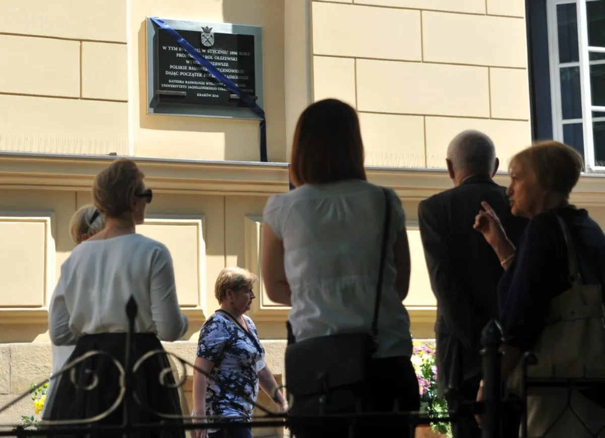 W Krakowie została odsłonięta tablica upamiętniająca prof. Olszewskiego i pierwsze zdjęcie rentgenowskie