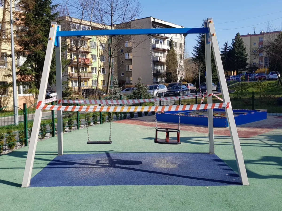 Kraków zamyka place zabaw, boiska i siłownie na wolnym powietrzu