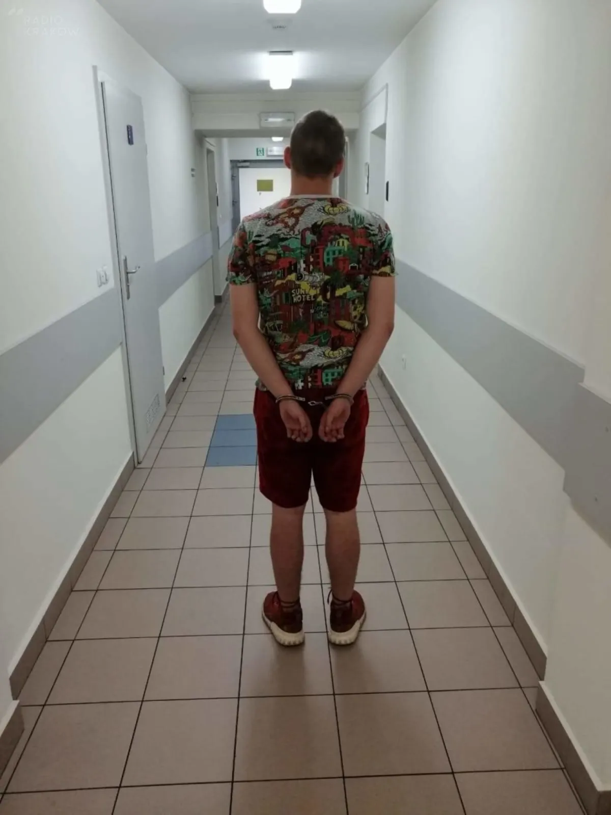 Chrzanowscy policjanci zatrzymali 17-latka, który chciał oszukać starszą kobiete metodą „na policjanta” 