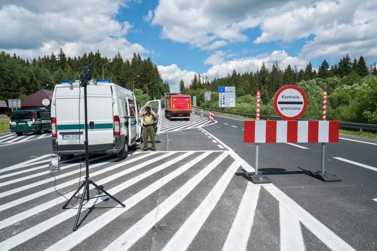 Wróciły kontrole na przejściach granicznych (Schengenbus w Chyżnem)