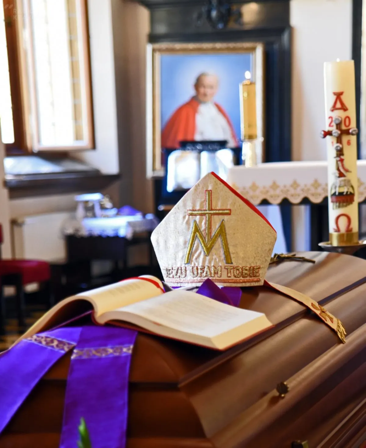 Trumna zmarłego kardynała Franciszka Macharskiego jest już w Domu Arcybiskupów