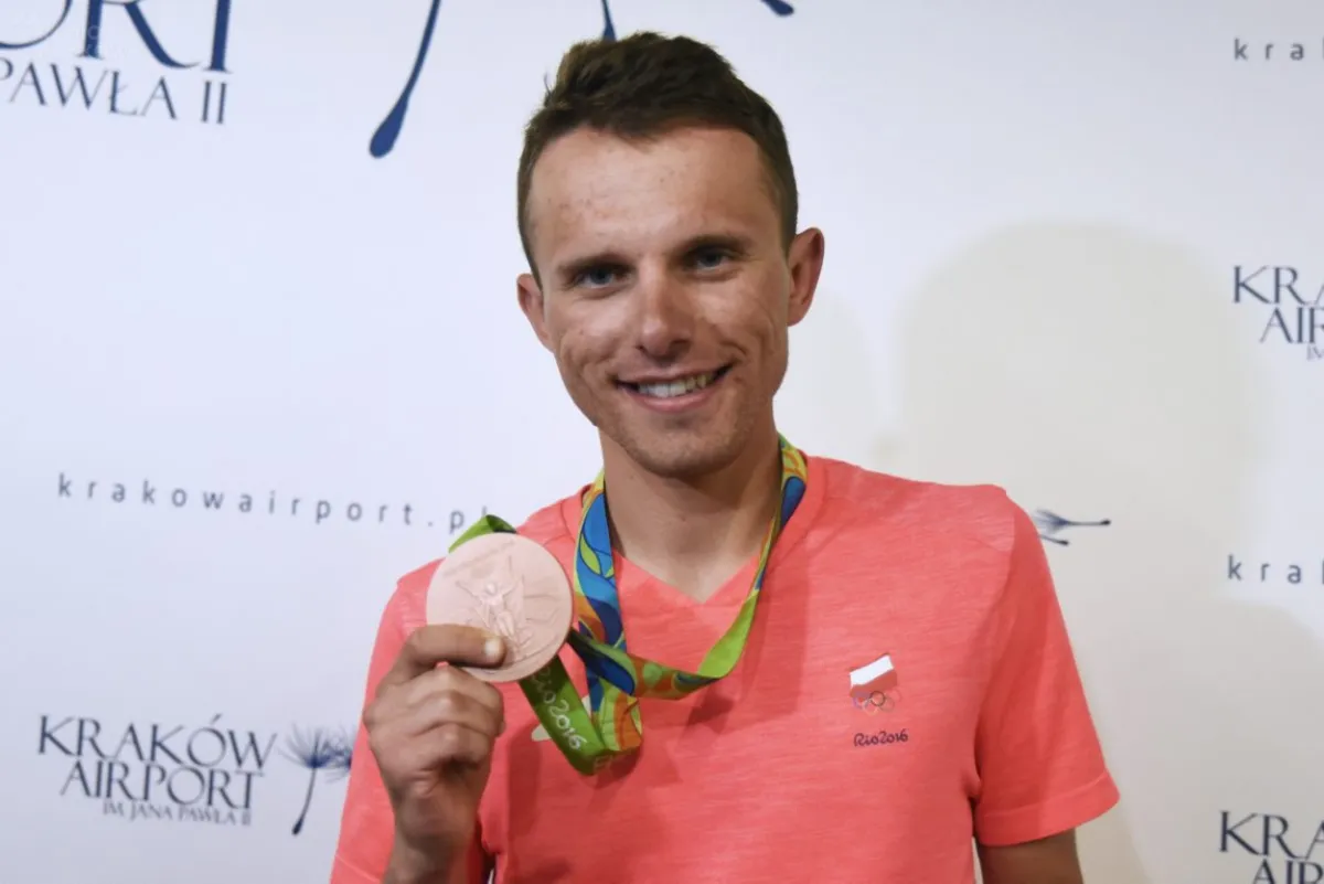 Powitanie Rafała Majki na krakowskim lotnisku