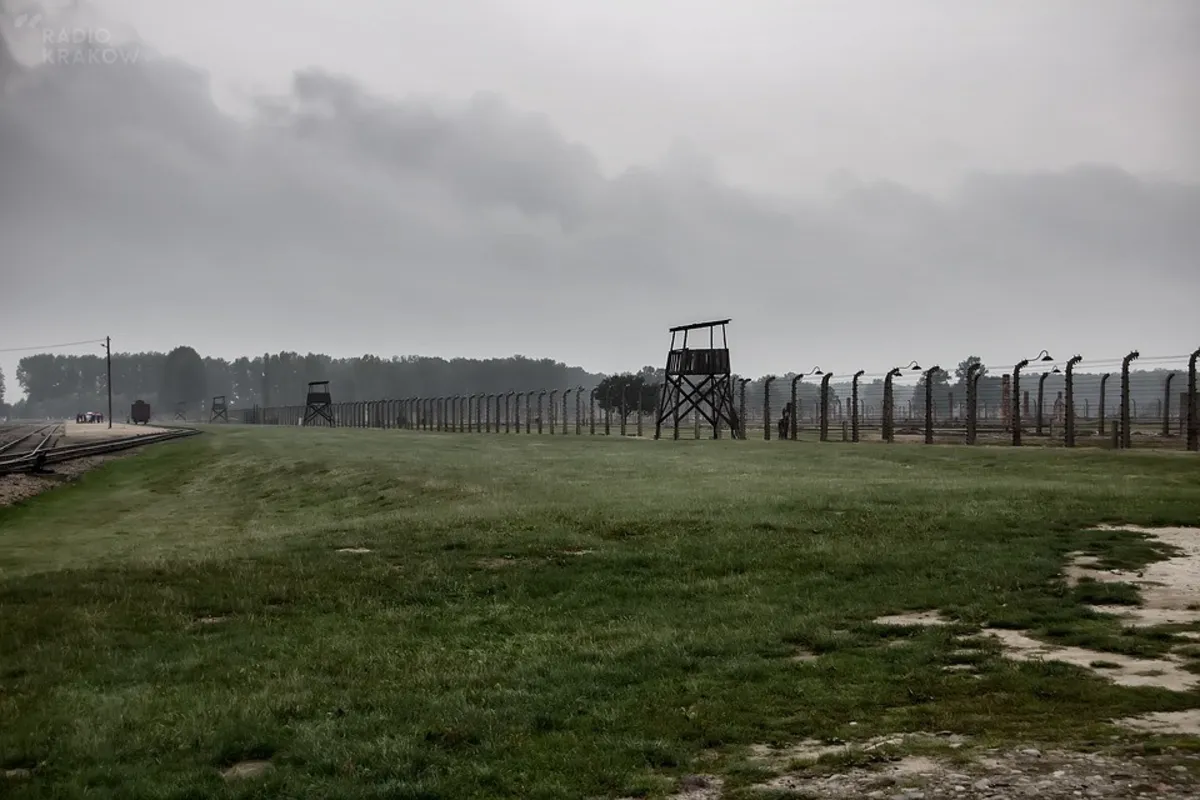 W sklepie Amazon można było kupić ozdoby choinkowe z fotografiami z Auschwitz