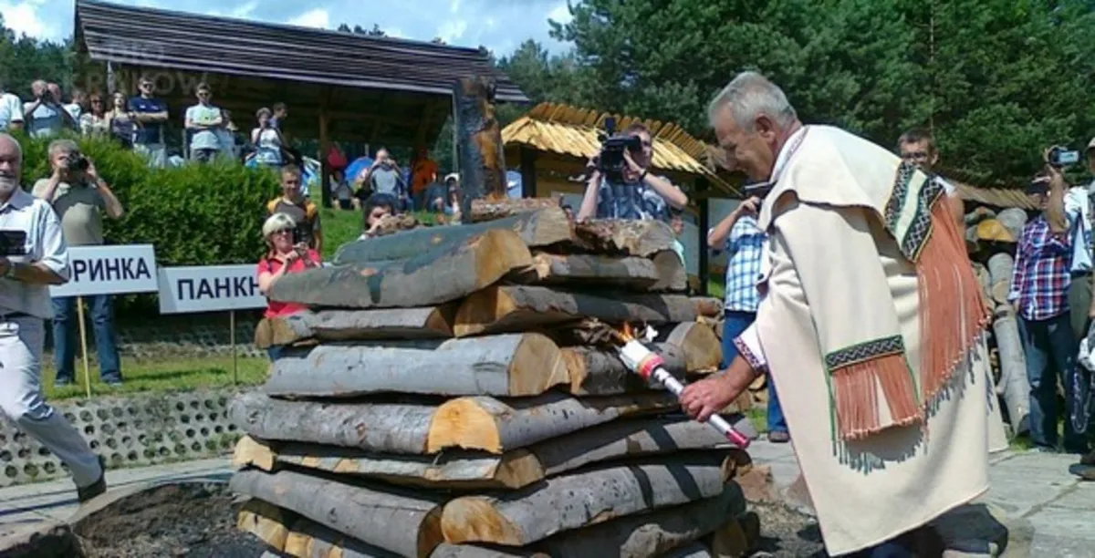 Rozpaleniem ogniska rozpoczęło się wielkie święto Łemków