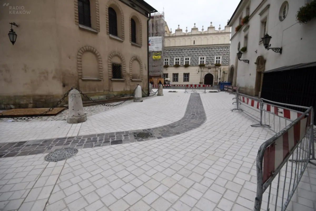 Remont nawierzchni na placu Mariackim w Krakowie