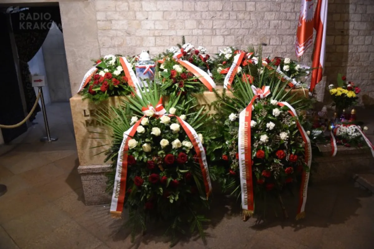 Wawel - sarkofag pary prezydenckiej  Lecha i Marii Kaczyńskich