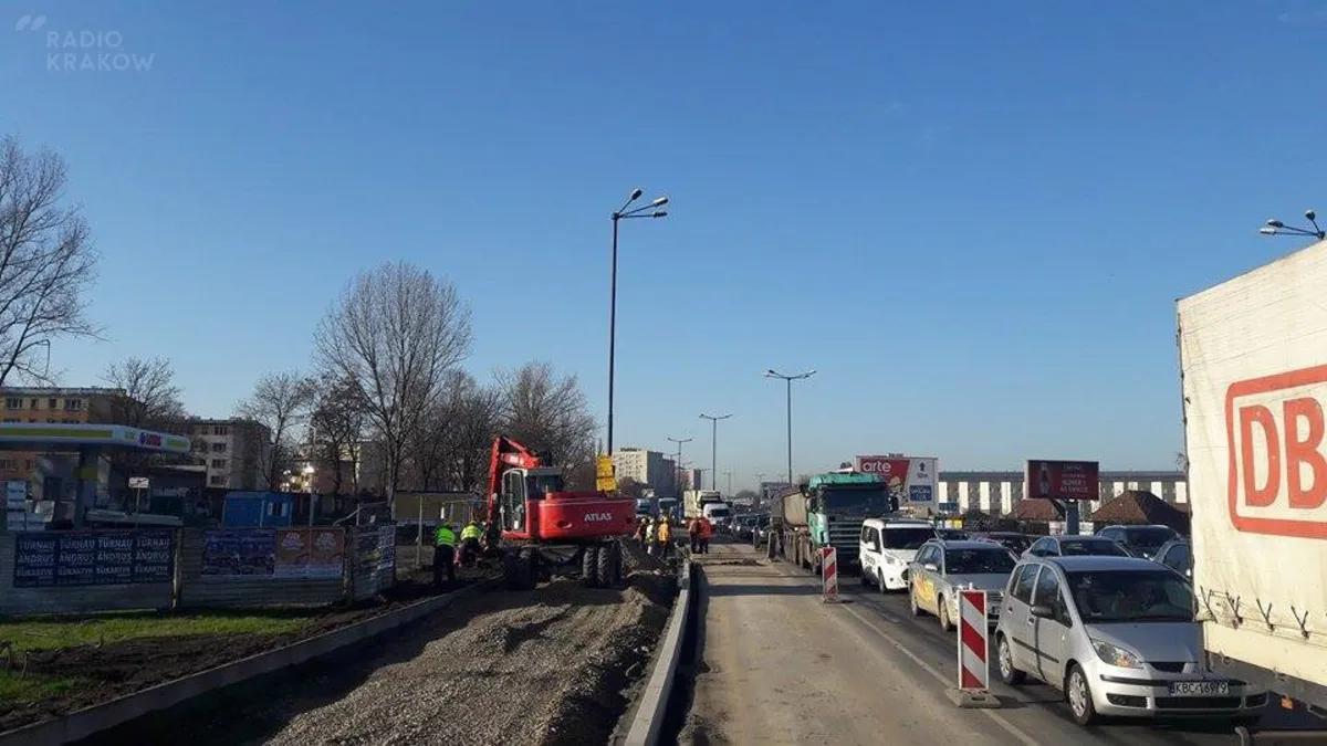 Budowa stacji benzynowej paraliżuje ulicę Opolską