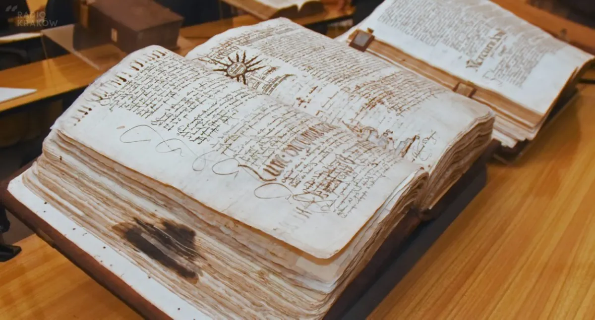 Archiwalia krakowskiej kurii zakonserwowane 