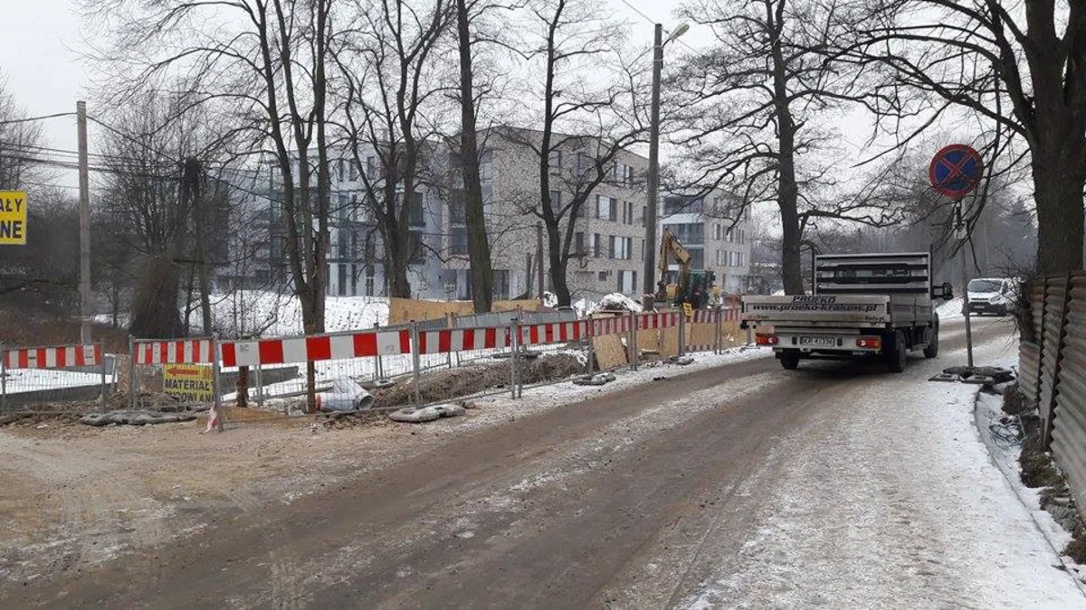 Park Młynówka Królewska w Krakowie stał się... zapleczem budowy
