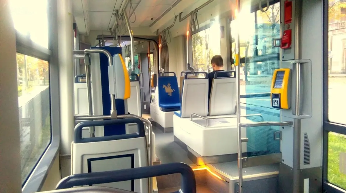Kraków: koniec kupowania biletów w automatach biletowych za gotówkę