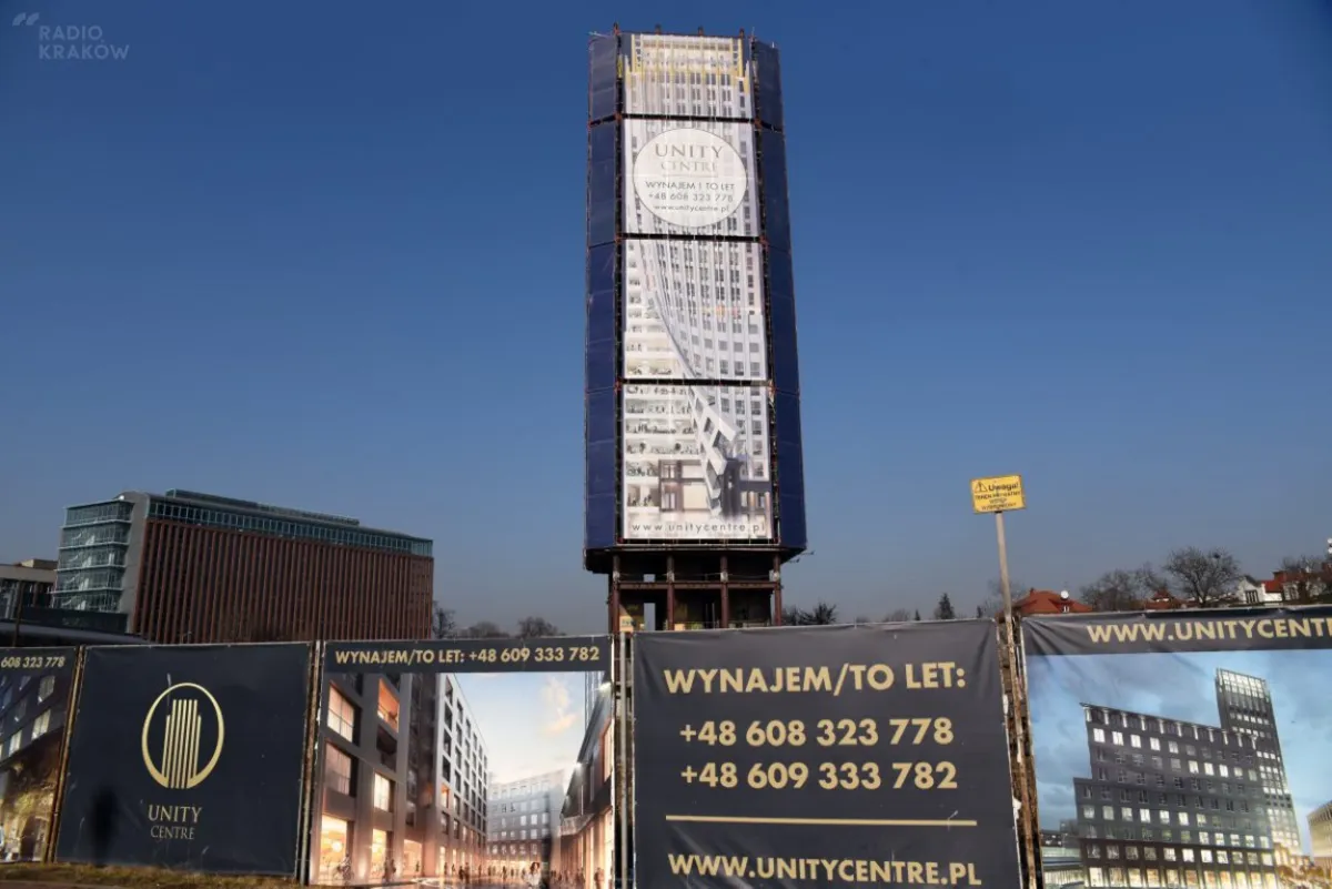 Krakowski szkieletor otrzymał gustowne ubranie