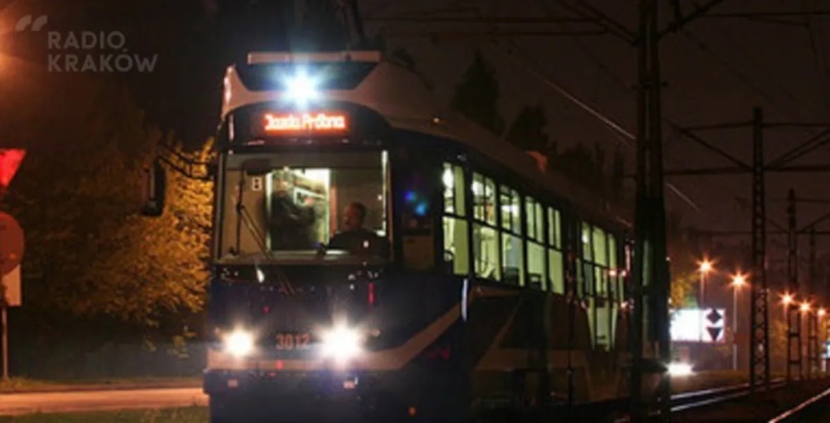 Nocne tramwaje wracają do Krakowa.  Archiwalne zdjęcia