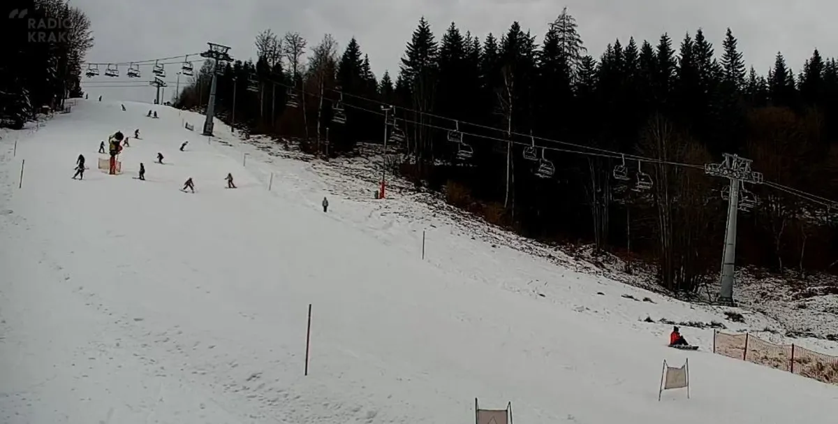 Czarny Groń zaprasza. Warunki narciarskie dobre