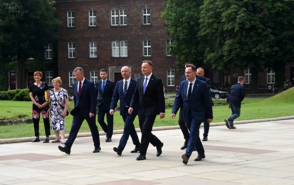 Prezydent: upamiętniam tych, którzy przede mną pełnili urząd prezydenta; rozpoczynam od grobu mego mistrza